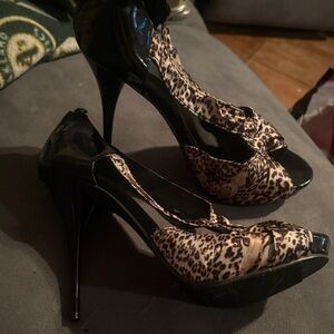 Joey o size 7 1/2 like new Elegant Black and Leopard Print Heels